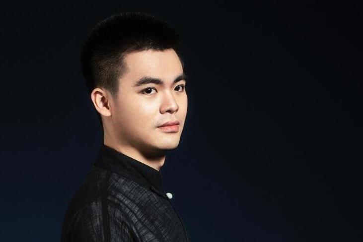 李程(著名古琴演奏家,中國民族管弦樂學會古琴專業委員會理事) 李程(著名古琴演奏家,中國民族管弦樂學會古琴專業委員會理事)