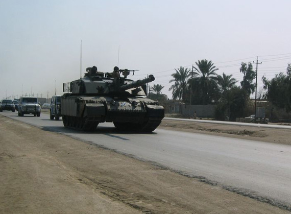 “挑戰者2”主戰坦克在伊拉克