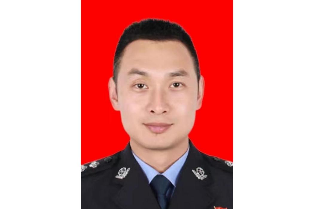 羅濤(湖北省公安廳高速公路警察總隊三支隊鐘祥大隊副大隊長) 羅濤(湖北省公安廳高速公路警察總隊三支隊鐘祥大隊副大隊長)