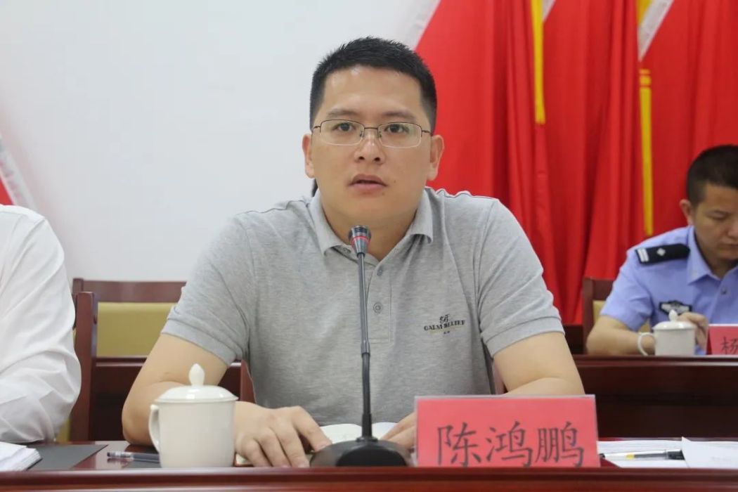 陳鴻鵬(泉州市安溪縣官橋鎮黨委副書記、鎮長) 陳鴻鵬(泉州市安溪縣官橋鎮黨委副書記、鎮長)