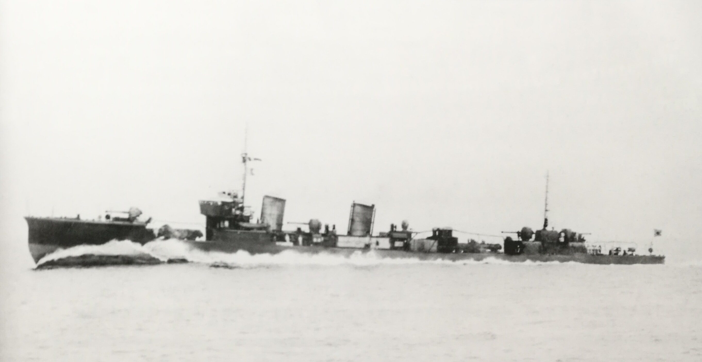 1927年4月在館山海域試航的長月，當時稱為第三十號驅逐艦