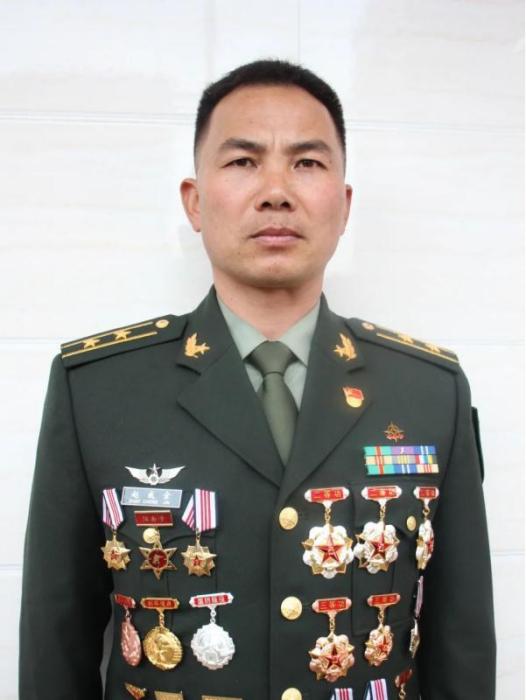 趙成金(第82集團軍某特戰旅中校營長) 趙成金(第82集團軍某特戰旅中校營長)