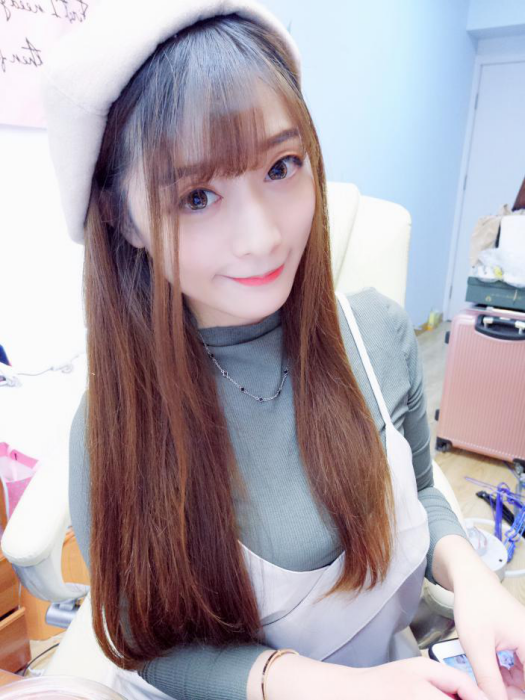 yiyi(陌陌主播) yiyi(陌陌主播)