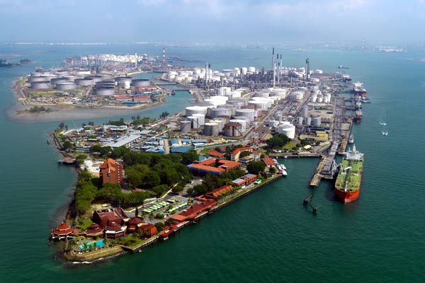 毛廣島是新加坡重要的化工基地之一
