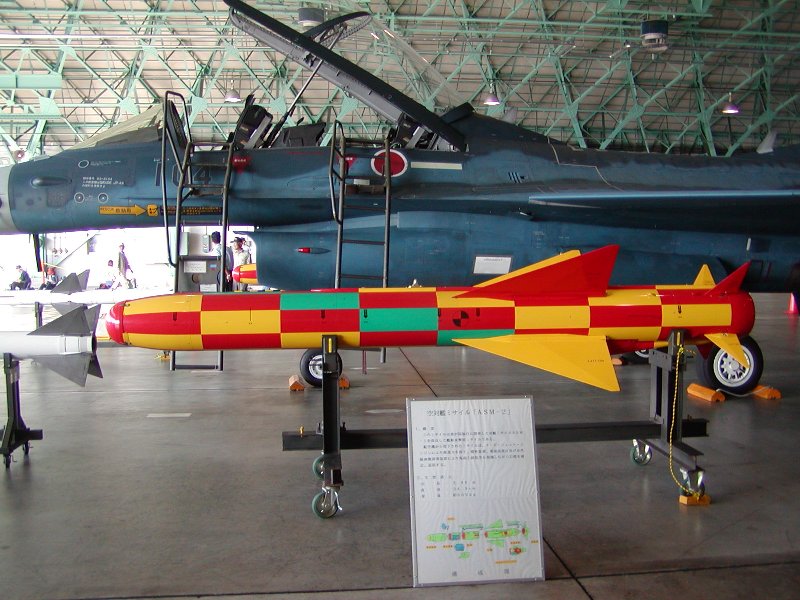 三菱F-2掛載的93式空艦飛彈試験弾