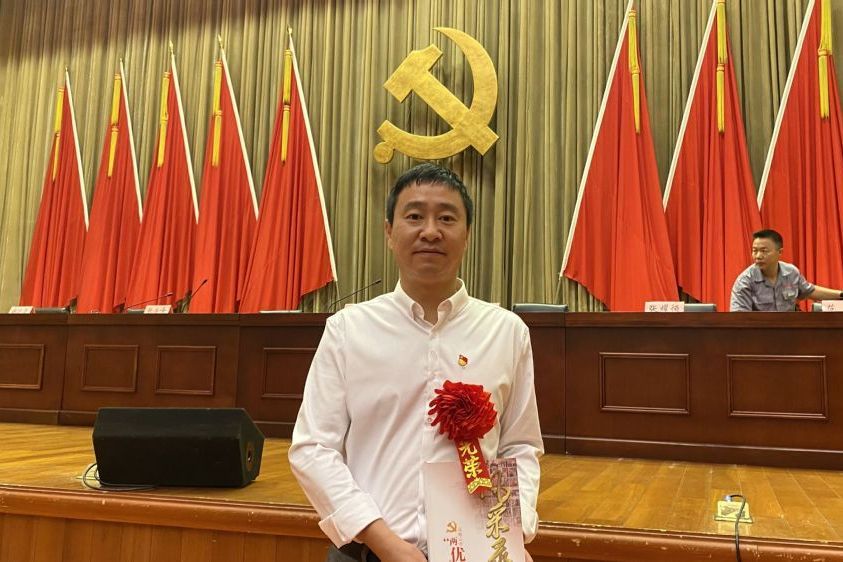 王傑(馬鞍山師範高等專科學校辦公室副主任、行政教輔黨總支副書記) 王傑(馬鞍山師範高等專科學校辦公室副主任、行政教輔黨總支副書記)