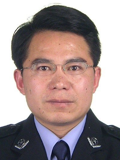 張振華(山東省濟南市公安局萊蕪區分局黨委委員、副處級領導幹部、三級高級警長) 張振華(山東省濟南市公安局萊蕪區分局黨委委員、副處級領導幹部、三級高級警長)