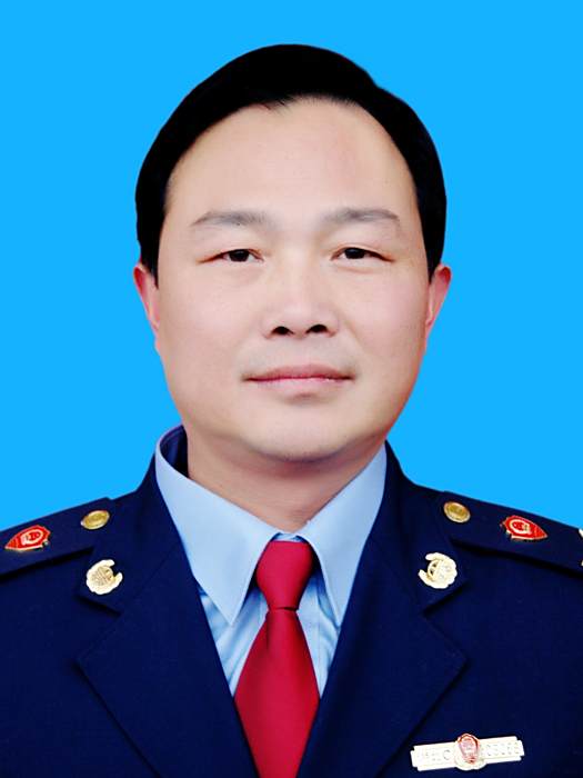馮波(湖北省十堰市鄖西縣市場監督管理局黨組成員) 馮波(湖北省十堰市鄖西縣市場監督管理局黨組成員)