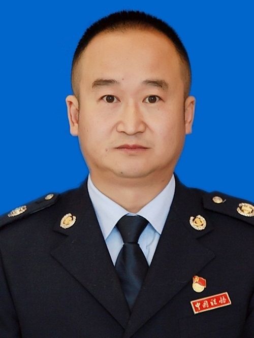 李劍峰(國家稅務總局雲南省彝良縣稅務局黨委書記、局長) 李劍峰(國家稅務總局雲南省彝良縣稅務局黨委書記、局長)