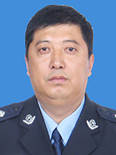 李興(遼寧省瀋陽市新民市公安局黨組副書記、副局長) 李興(遼寧省瀋陽市新民市公安局黨組副書記、副局長)