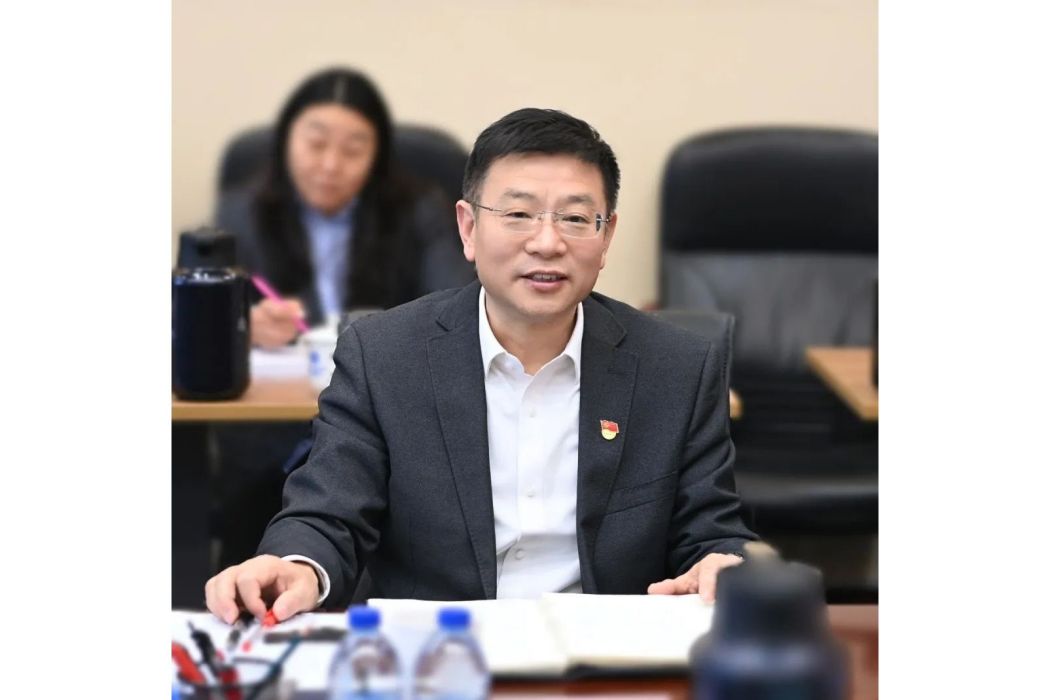 余松(中國兵器裝備集團有限公司職工董事、黨群工作部(黨組宣傳部)主任) 余松(中國兵器裝備集團有限公司職工董事、黨群工作部(黨組宣傳部)主任)