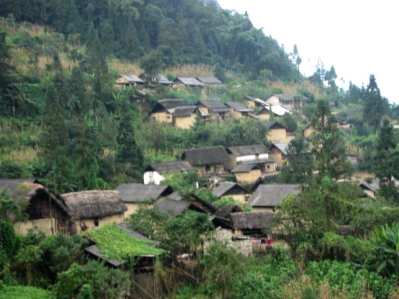 盧山村(雲南省紅河州金平自治縣營盤鄉下轄村) 盧山村(雲南省紅河州金平自治縣營盤鄉下轄村)