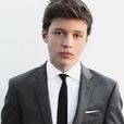 尼克·羅賓森(Nick Robinson) 尼克·羅賓森(Nick Robinson)
