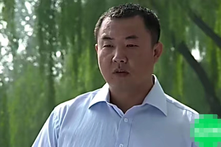 肖大偉(家庭喜劇《丈母娘來了》中的角色) 肖大偉(家庭喜劇《丈母娘來了》中的角色)