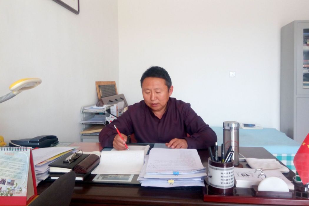 王金湖(河北省黃驊市南排河鎮中心學校校長) 王金湖(河北省黃驊市南排河鎮中心學校校長)