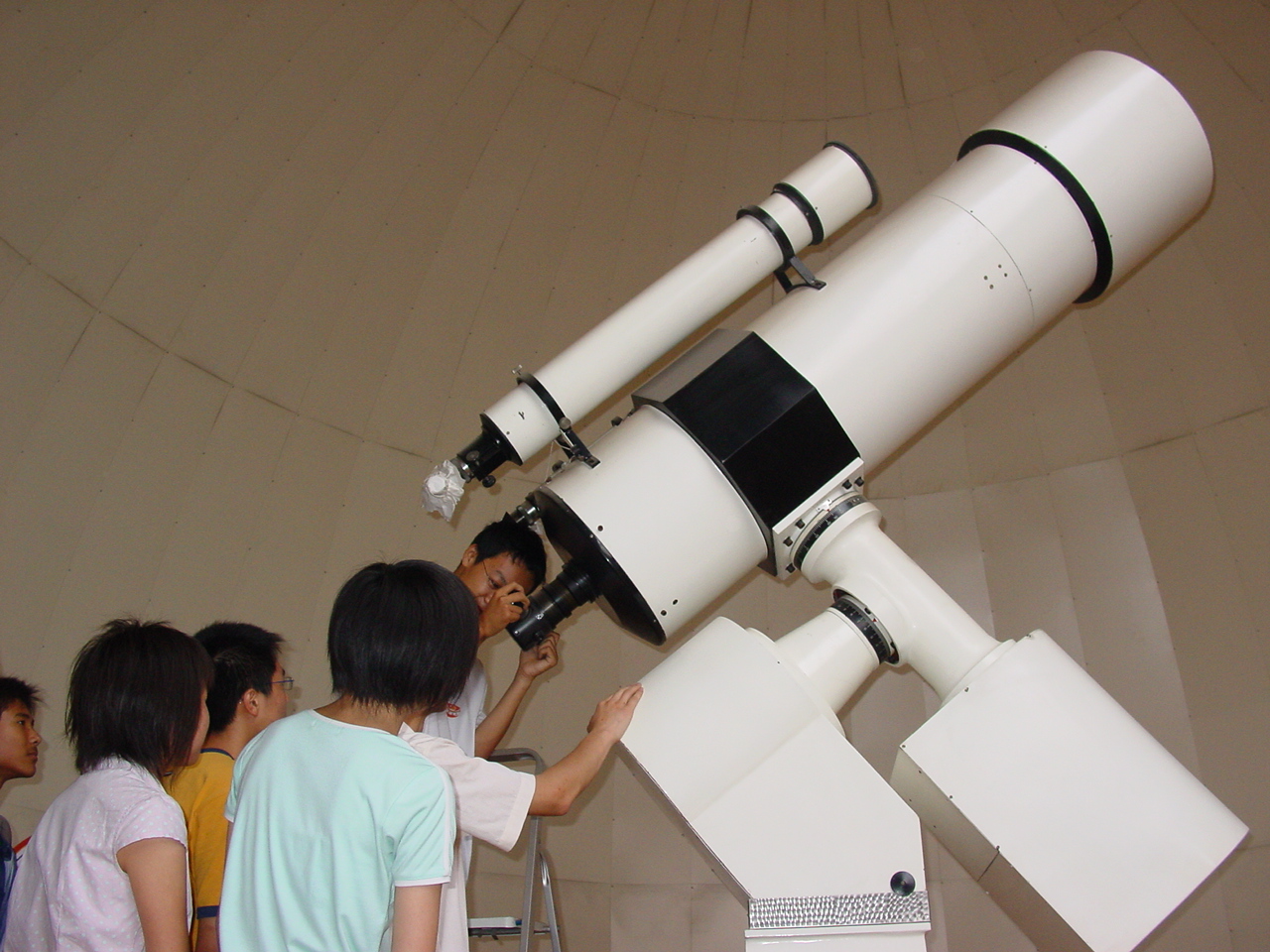 教學設施 - - 天文望遠鏡