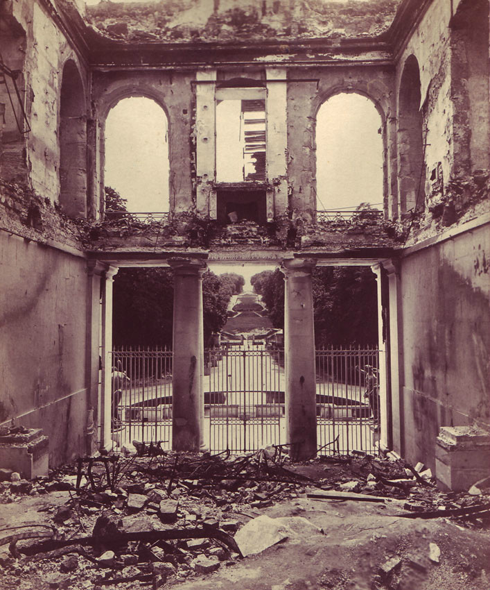 聖克盧宮被燒毀的情景