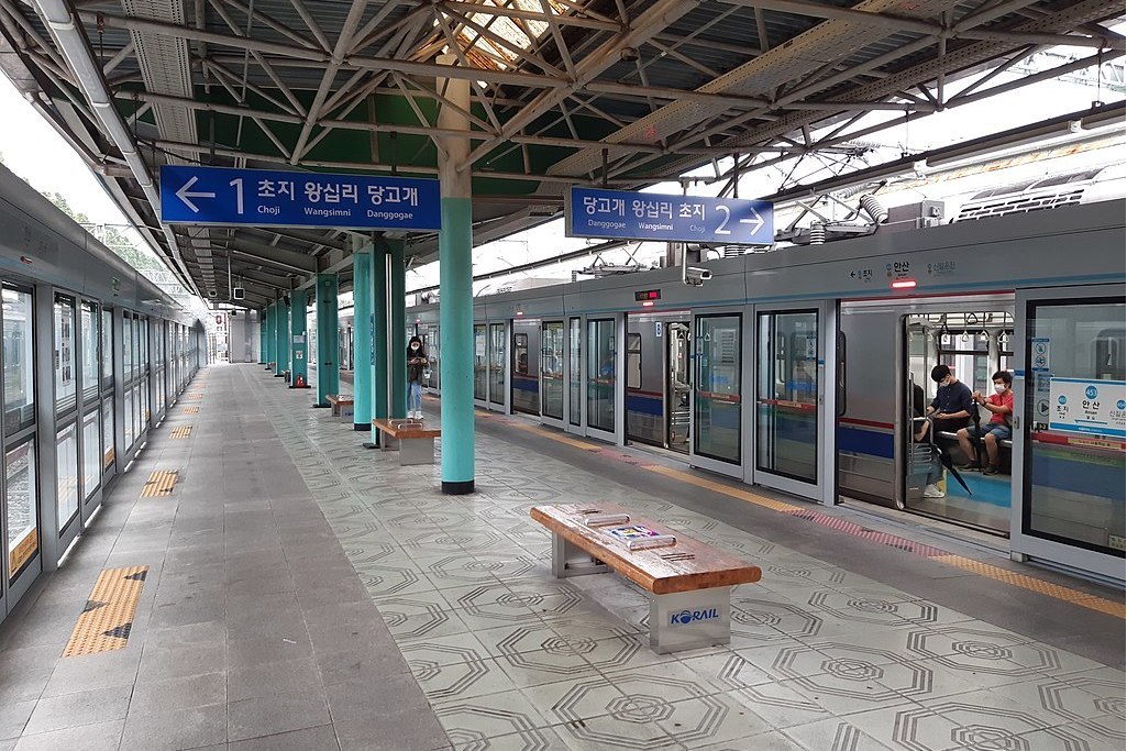 安山站(韓國京畿道安山市境內電鐵車站) 安山站(韓國京畿道安山市境內電鐵車站)
