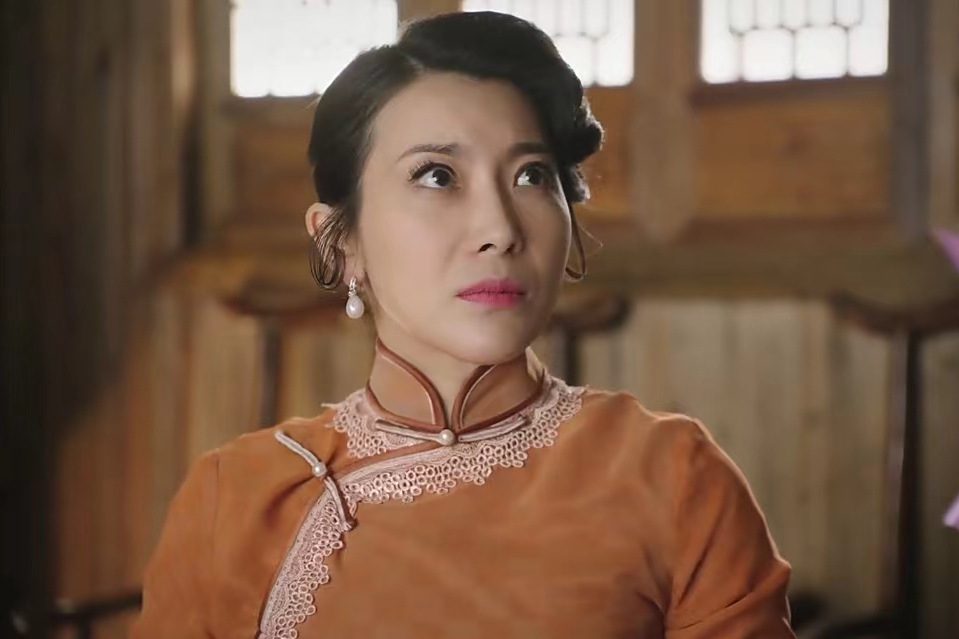 美人蕉(近代傳奇劇《斗香》中的角色) 美人蕉(近代傳奇劇《斗香》中的角色)