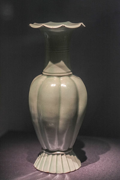 長陵出土的青瓷瓜形瓶（韓國國寶第49號）