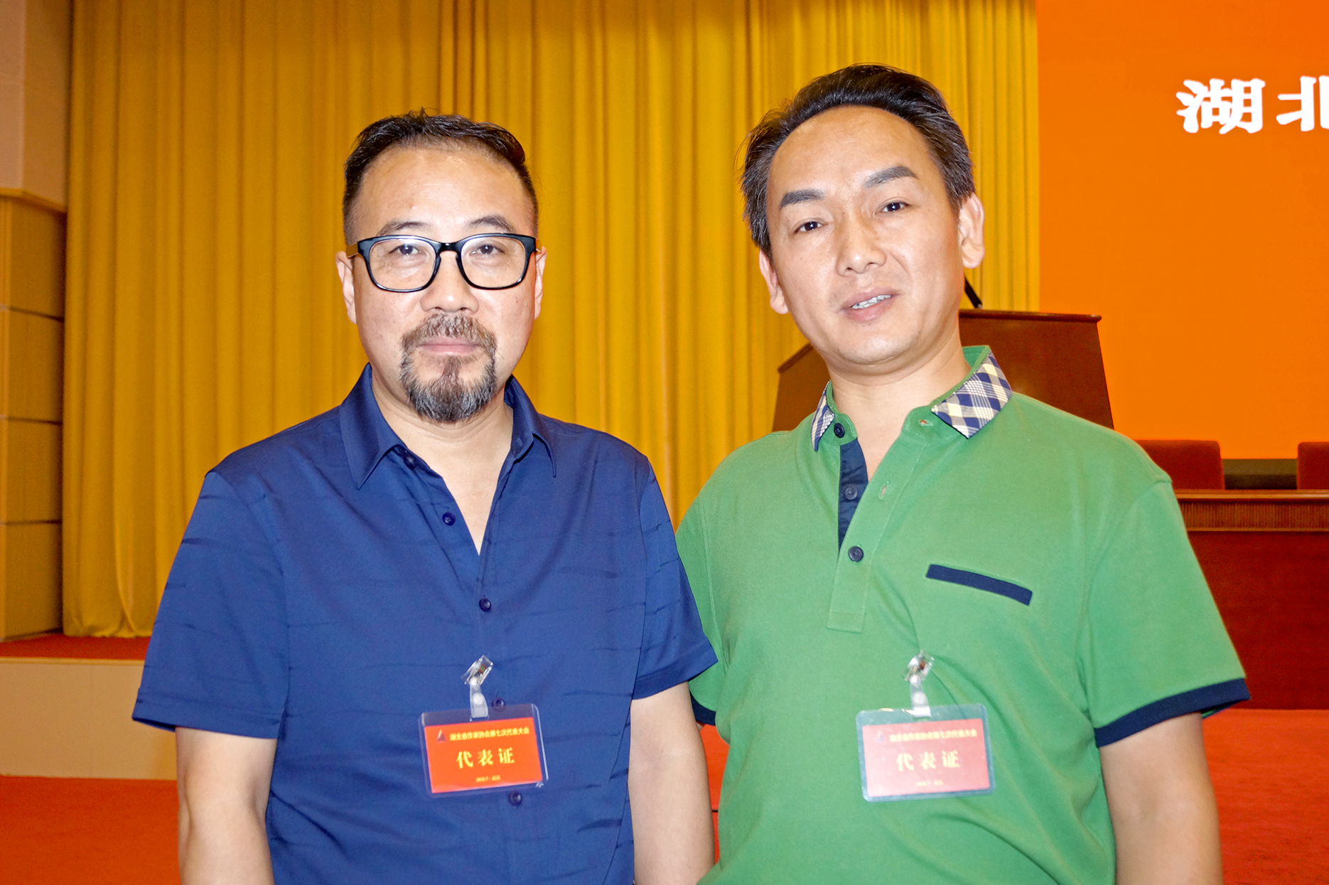 2018年7月，與詩人張執浩在湖北省作家協會第七次代表大會。