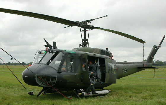 UH-1“休伊”多用途直升機