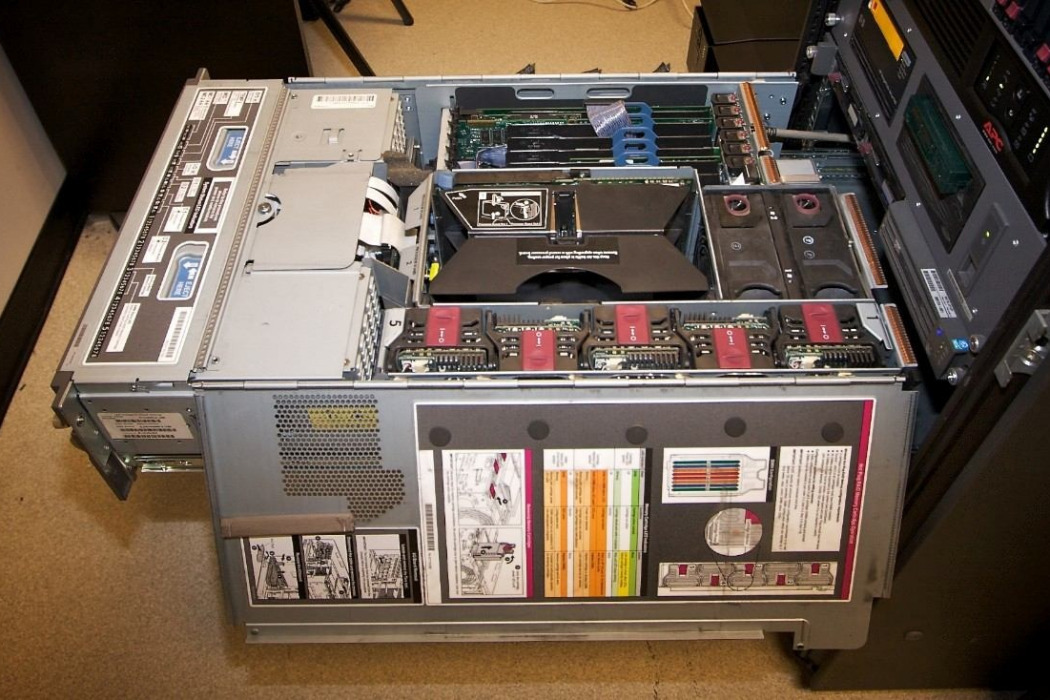 HP ProLiant DL740(330501-AA1) HP ProLiant DL740(330501-AA1)