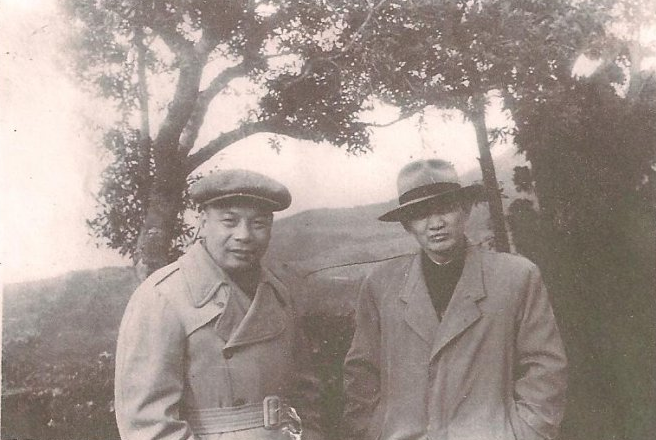 俞濟時（右一）與蔣經國