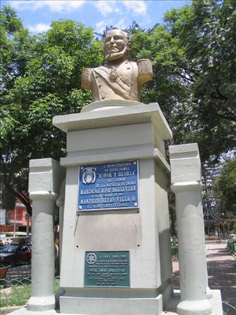何塞·巴利維安元帥的塑像