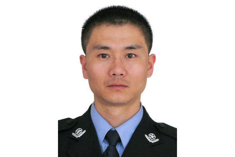 杜曉華(甘肅省蘭州市公安局交通治安分局天水北路交通治安派出所原副所長) 杜曉華(甘肅省蘭州市公安局交通治安分局天水北路交通治安派出所原副所長)