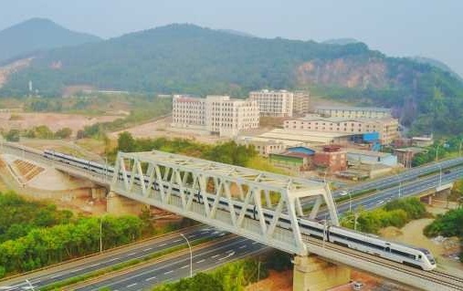 梅汕鐵路跨線橋樑