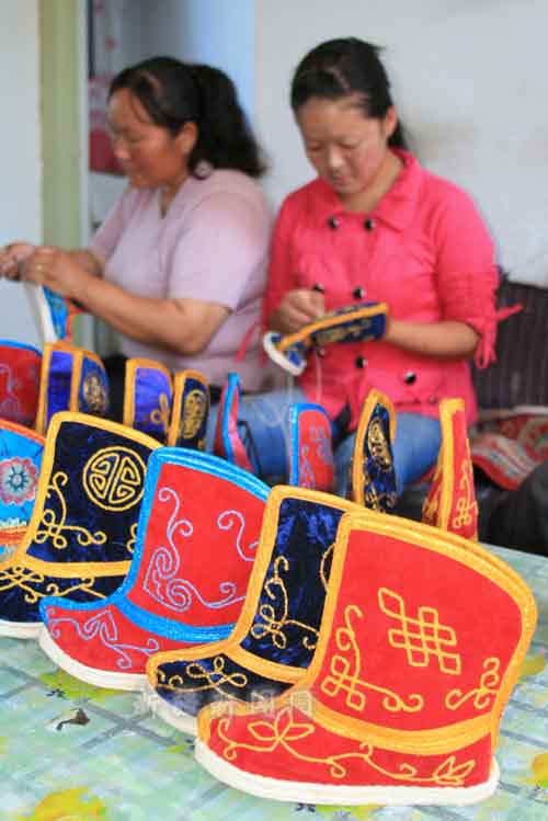 圖2 博湖民眾創作蒙古族刺繡作品