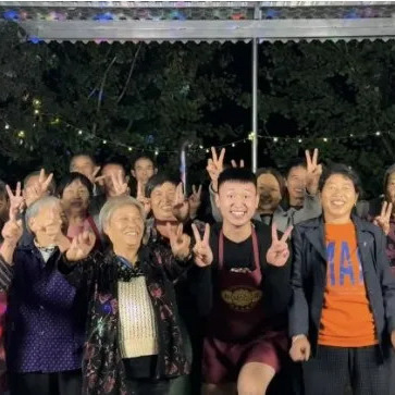 名模坤