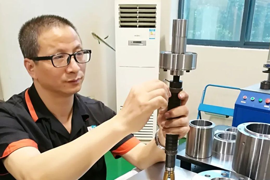 徐新武(山東蒂德精密工具機有限公司高級技師) 徐新武(山東蒂德精密工具機有限公司高級技師)