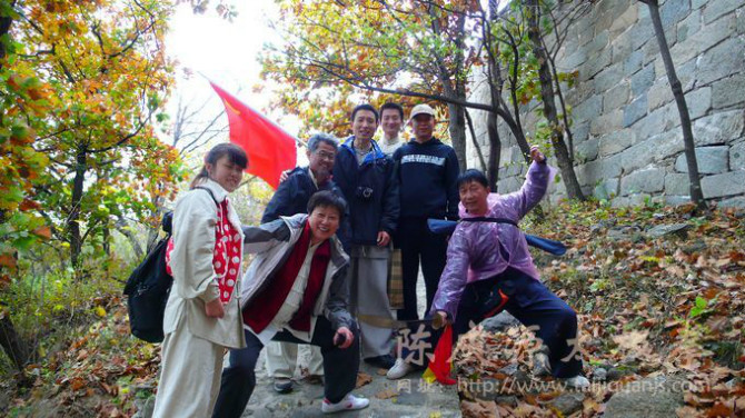 陳慶源和學員們在慕田峪