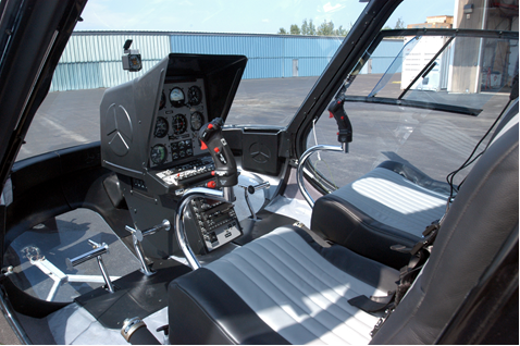 280FX定製真皮座椅和航電設備