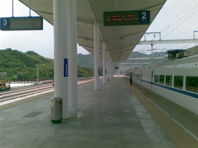 金寨站站台