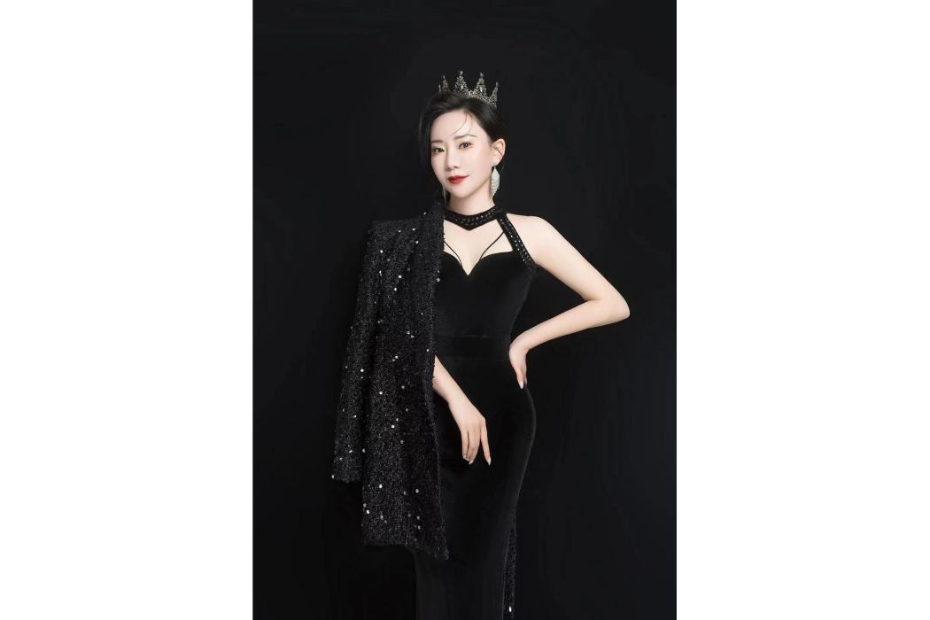 姚婷(靈玥康體創始人兼執行董事)