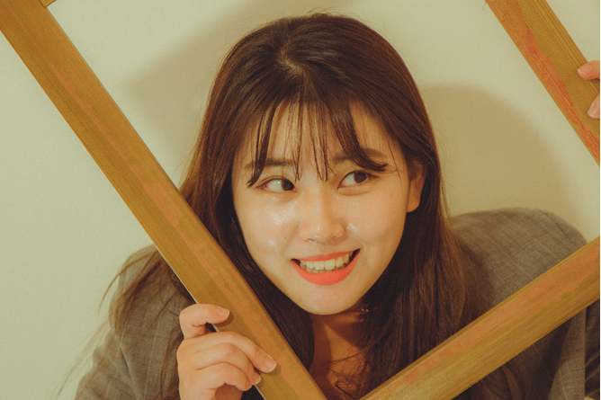 李珠賢(韓國女歌手、超妙樂隊主唱) 李珠賢(韓國女歌手、超妙樂隊主唱)