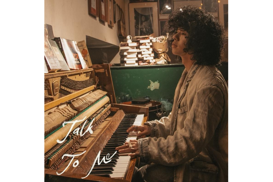 Talk To Me(曾比特演唱的歌曲)