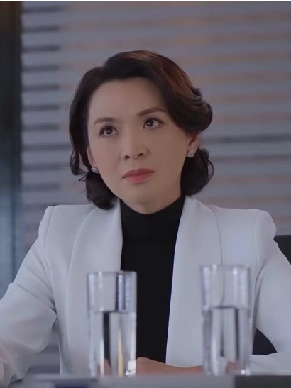 鄧麗娟(時裝劇《回歸》中的角色) 鄧麗娟(時裝劇《回歸》中的角色)