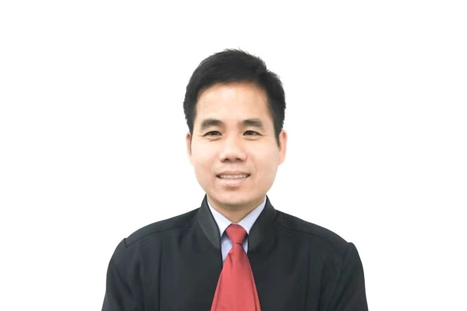 何杰(上海華尊律師事務所律師) 何杰(上海華尊律師事務所律師)