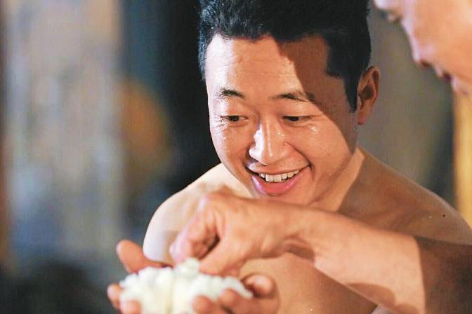 游強(燊海井生產部主任、傳統製鹽技藝傳承人) 游強(燊海井生產部主任、傳統製鹽技藝傳承人)