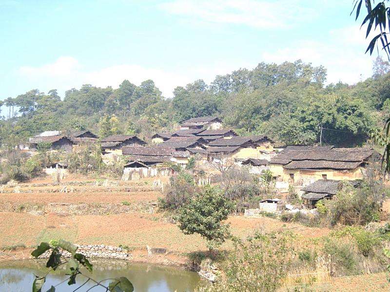期吉上寨村