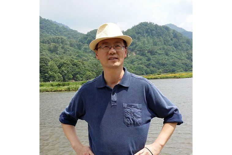 徐曉峰(東華大學理學院套用物理與光電系教師) 徐曉峰(東華大學理學院套用物理與光電系教師)