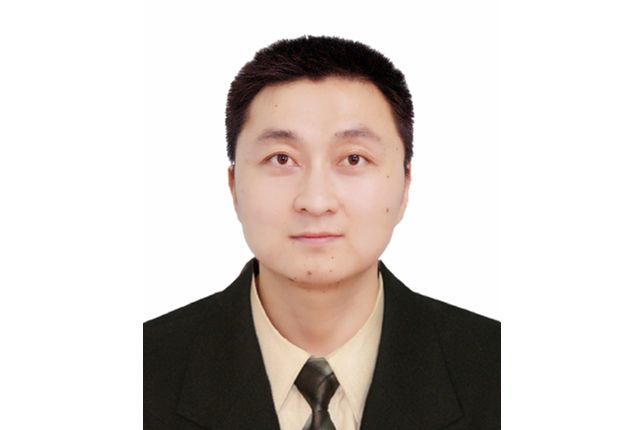 侯臣平