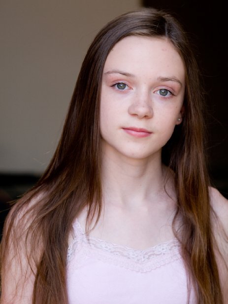 艾娃·休斯(Ava Hughes) 艾娃·休斯(Ava Hughes)