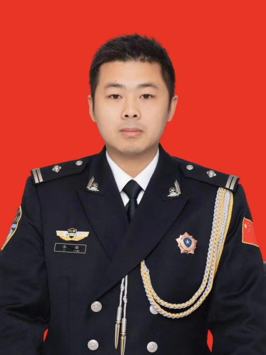 李梁(新余市公安局特巡警支隊一大隊一中隊中隊長) 李梁(新余市公安局特巡警支隊一大隊一中隊中隊長)