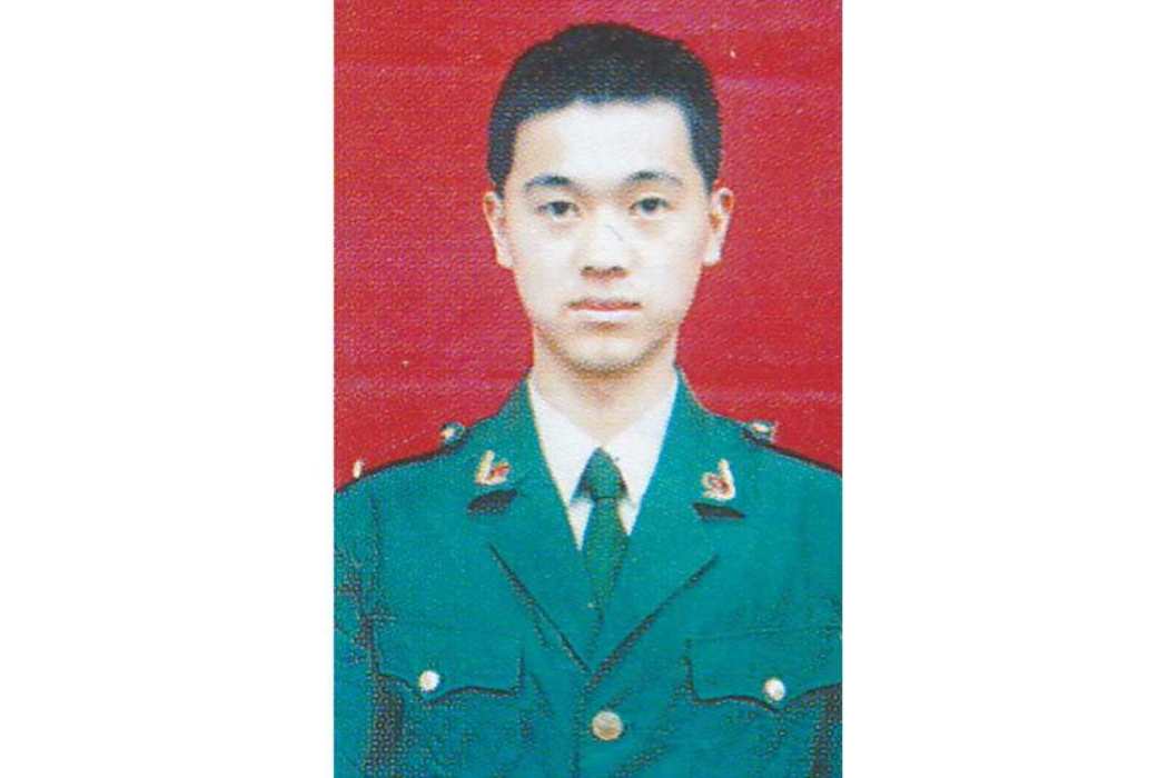 陳卓偉(武警廣西總隊河池支隊巴馬中隊原副班長) 陳卓偉(武警廣西總隊河池支隊巴馬中隊原副班長)