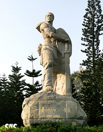 寸金橋公園的湛江人民抗法鬥爭英雄雕塑